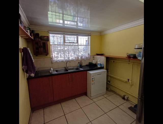 3 BEDROOM HOUSE FOR SALE IN BUYSCELIA